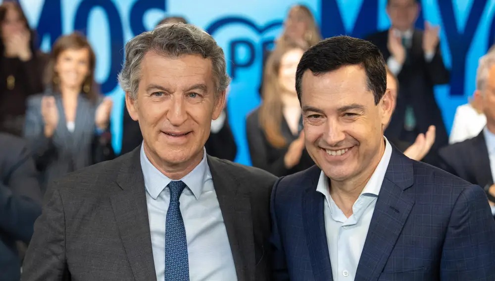 Juanma Moreno se adapta a la vía Feijóo para el «cambio» y negociará con Vox