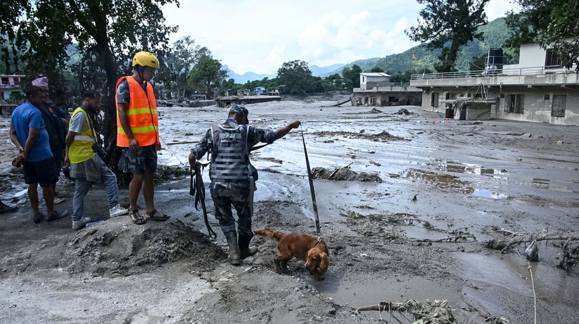 Cuatro españoles entre los 1.500 desaparecidos en la riada en Nepal, que deja 270 muertos
