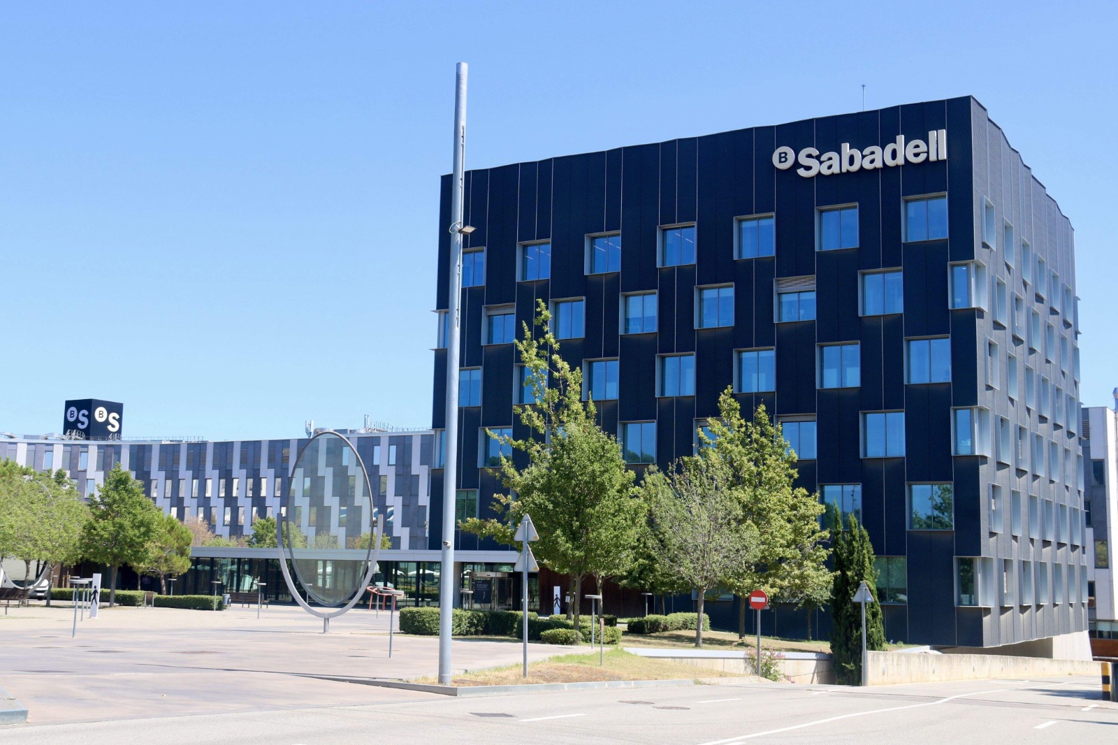 Sabadell anuncia una reorganización de su estructura con cuatro nuevos puestos y un fuerte impulso a la IA
