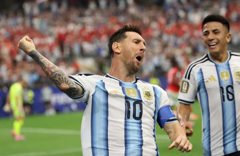 Messi dispara de nuevo, hace volar a Argentina y se eleva a los altares del Mundial
