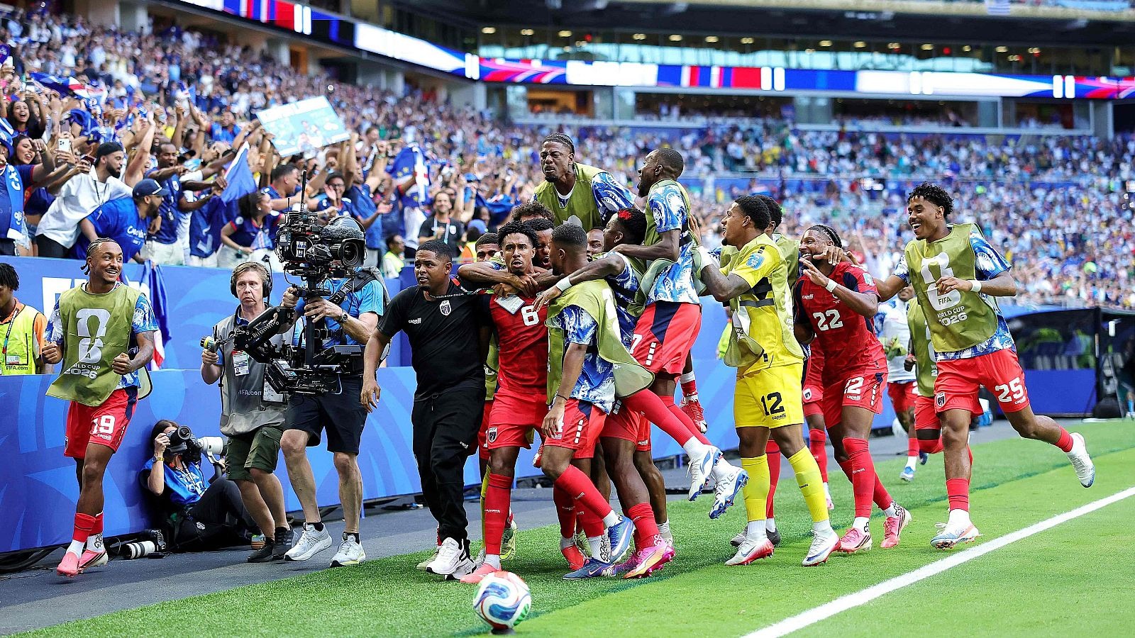 Los primeros goles mundialistas de Cabo Verde valen un empate que complican la vida a Uruguay
