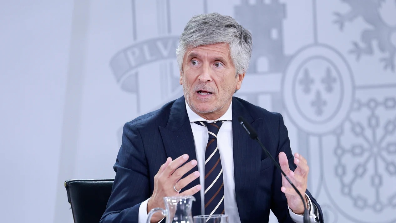 Marlaska contradice la versión de Robles y afirma que "no había ningún informe del CNI que atisbara que el 30 de julio iba a suceder lo que ocurrió"

